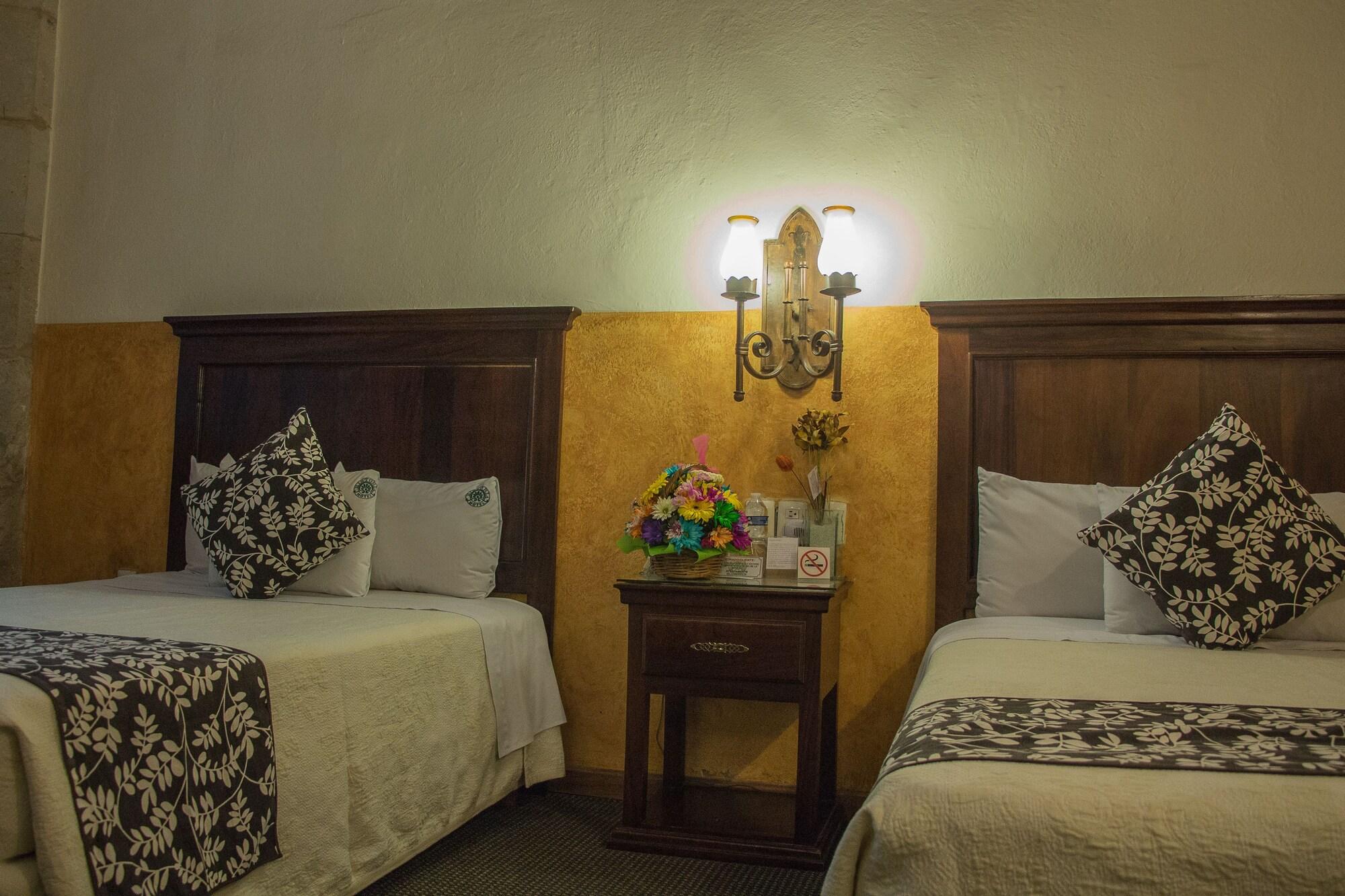 Hotel Historia Морелия Екстериор снимка