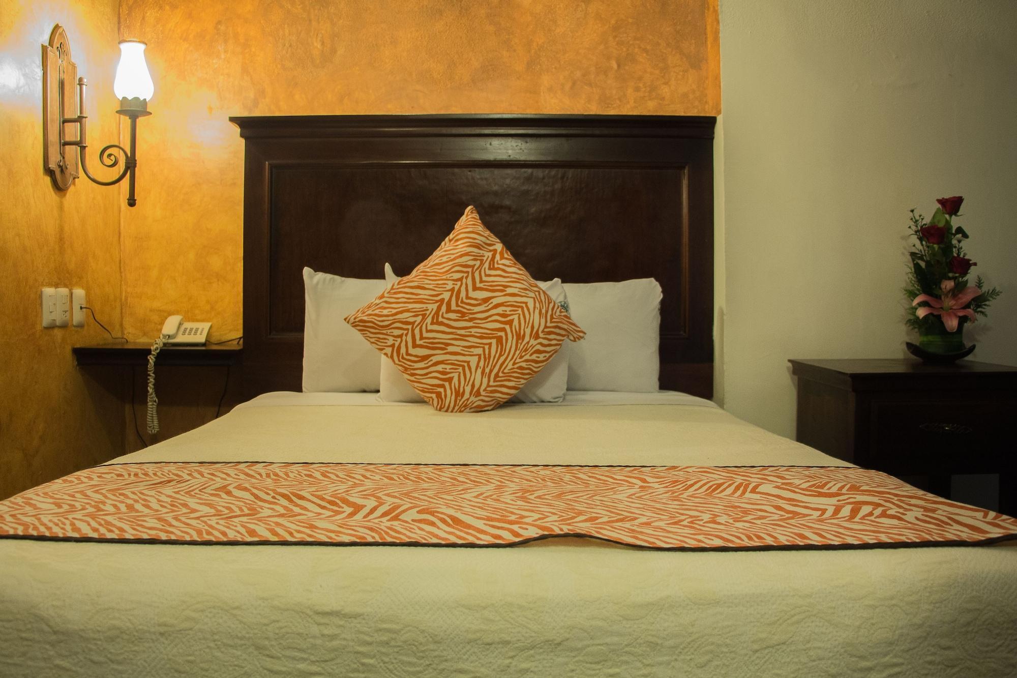 Hotel Historia Морелия Екстериор снимка