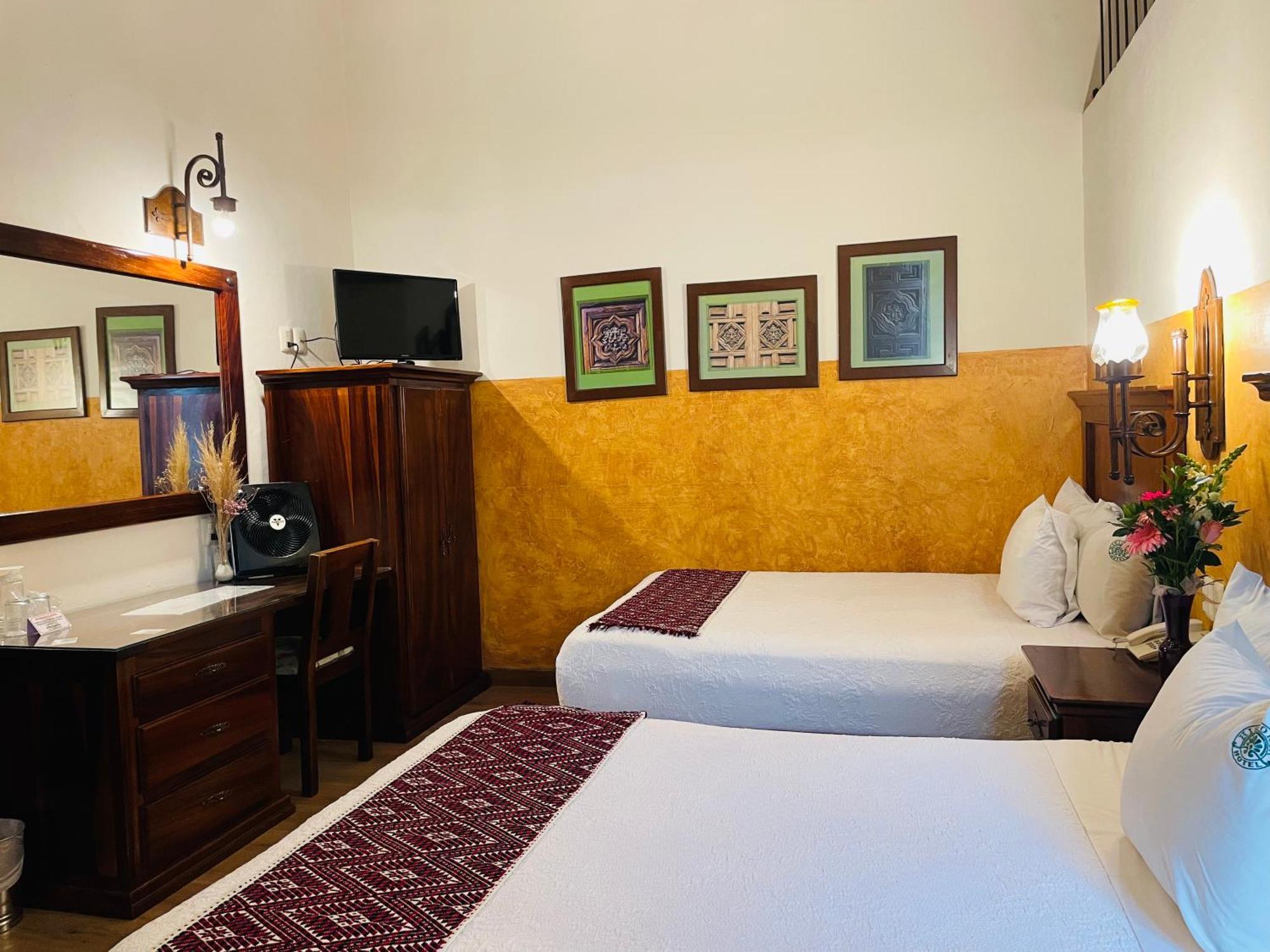 Hotel Historia Морелия Екстериор снимка