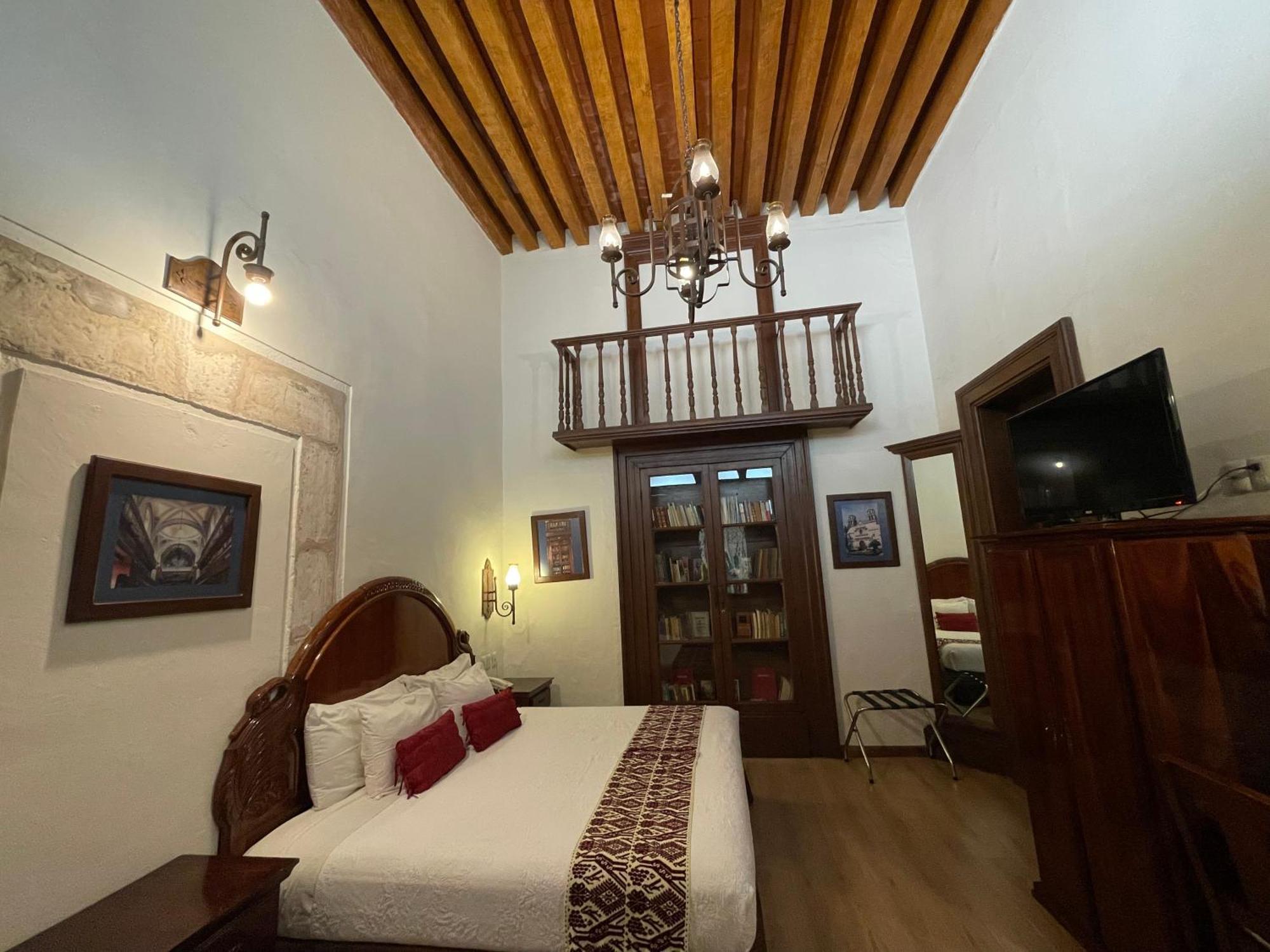 Hotel Historia Морелия Екстериор снимка