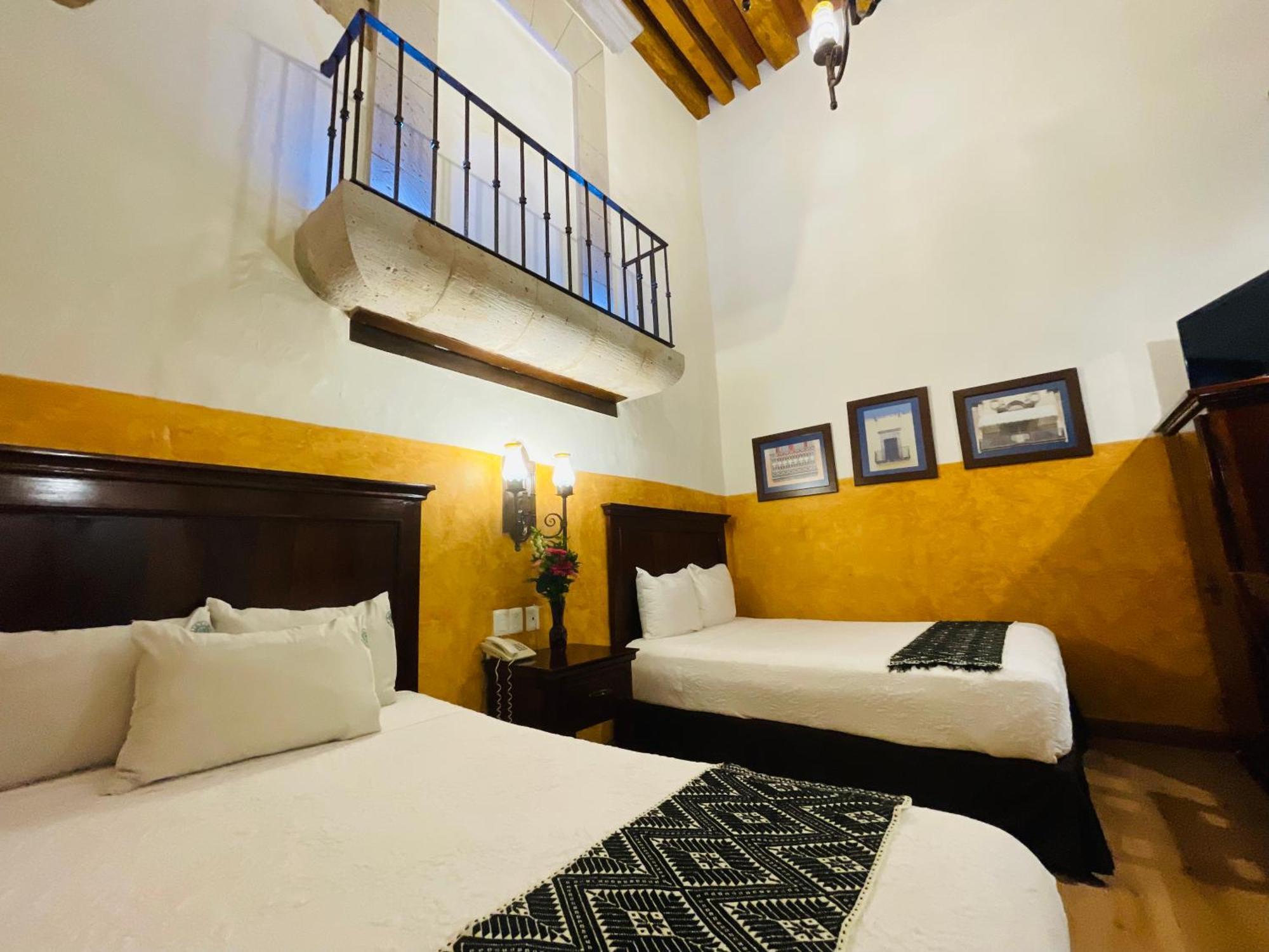 Hotel Historia Морелия Екстериор снимка