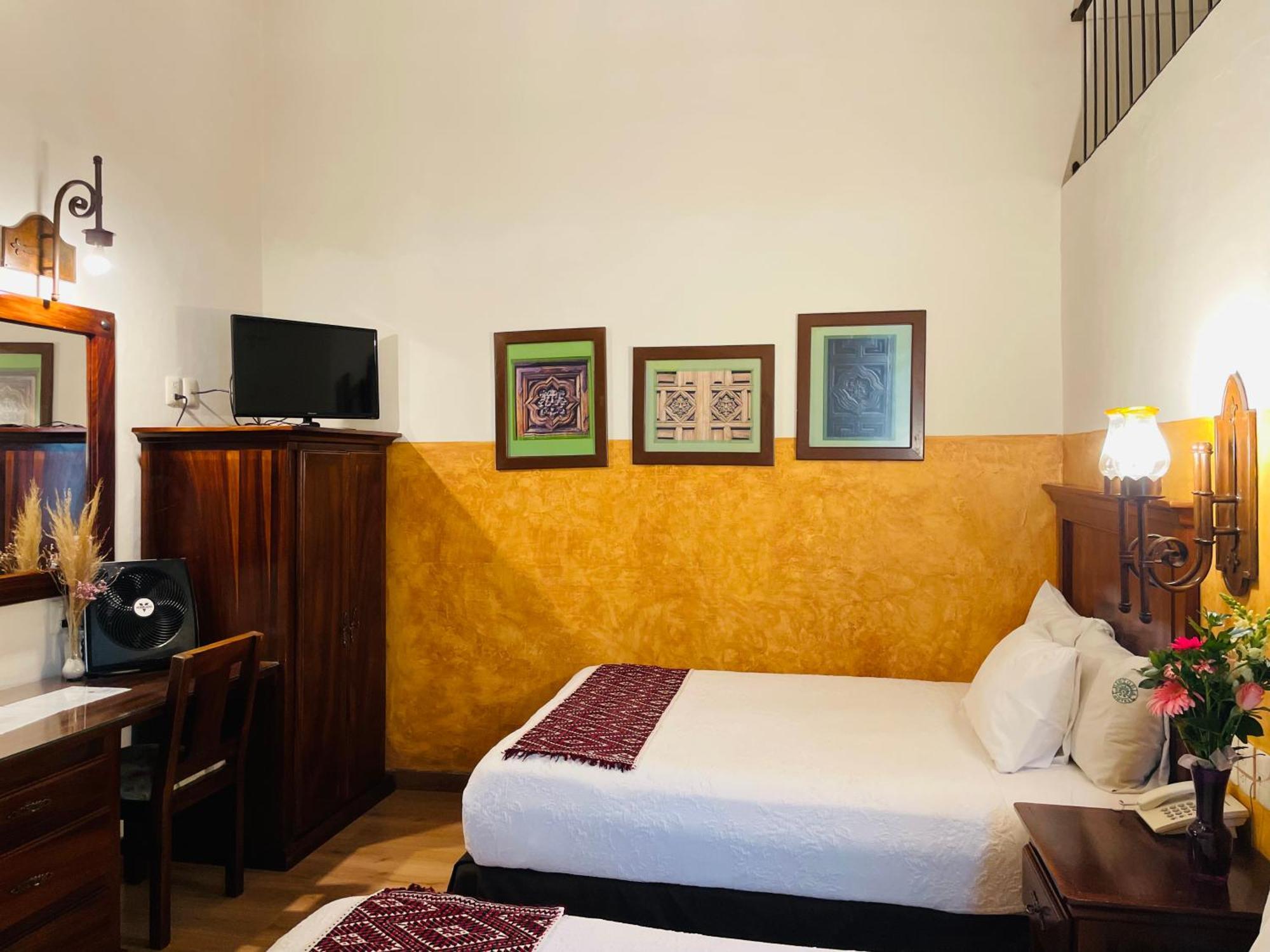 Hotel Historia Морелия Екстериор снимка