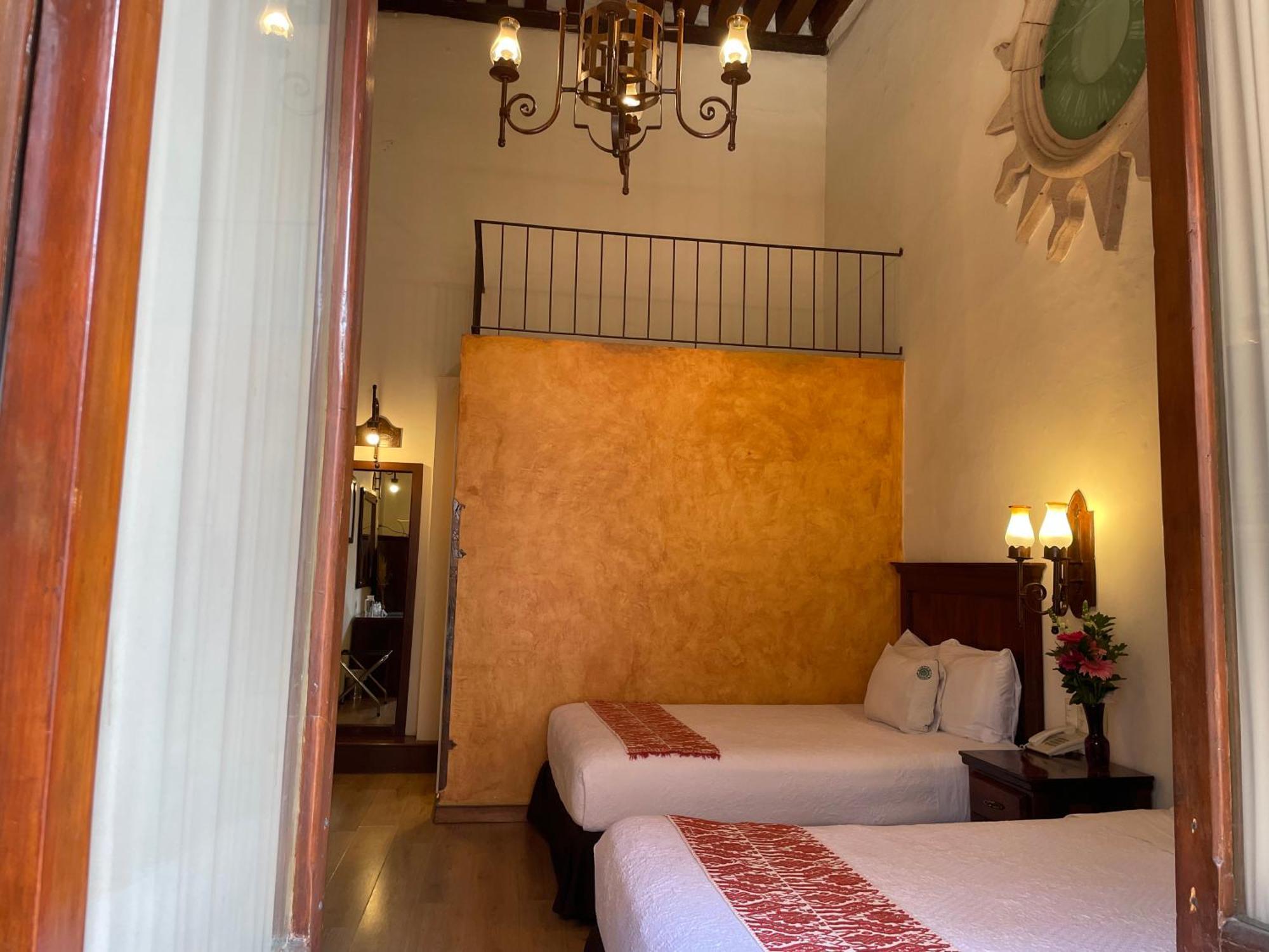 Hotel Historia Морелия Екстериор снимка
