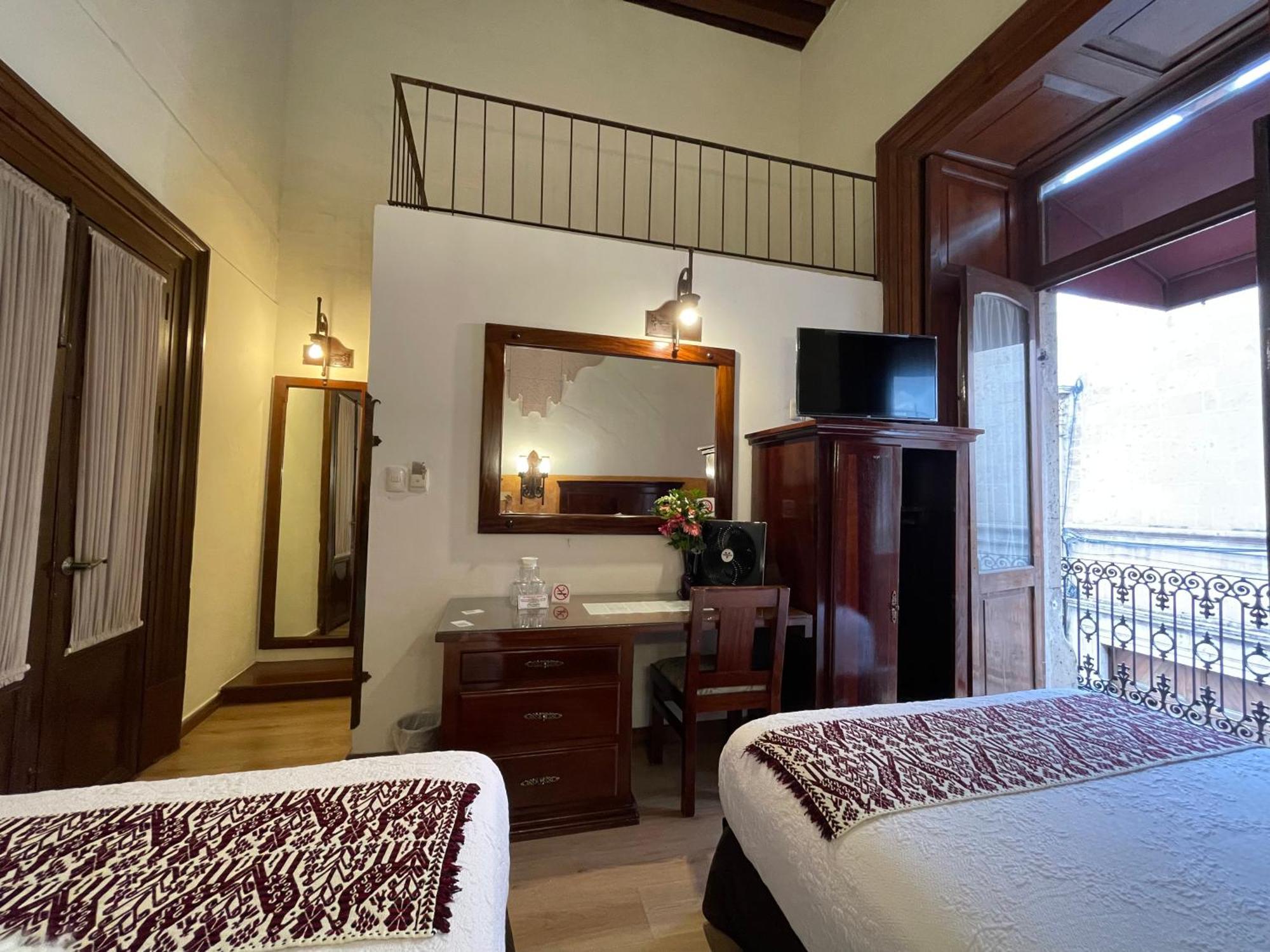 Hotel Historia Морелия Екстериор снимка