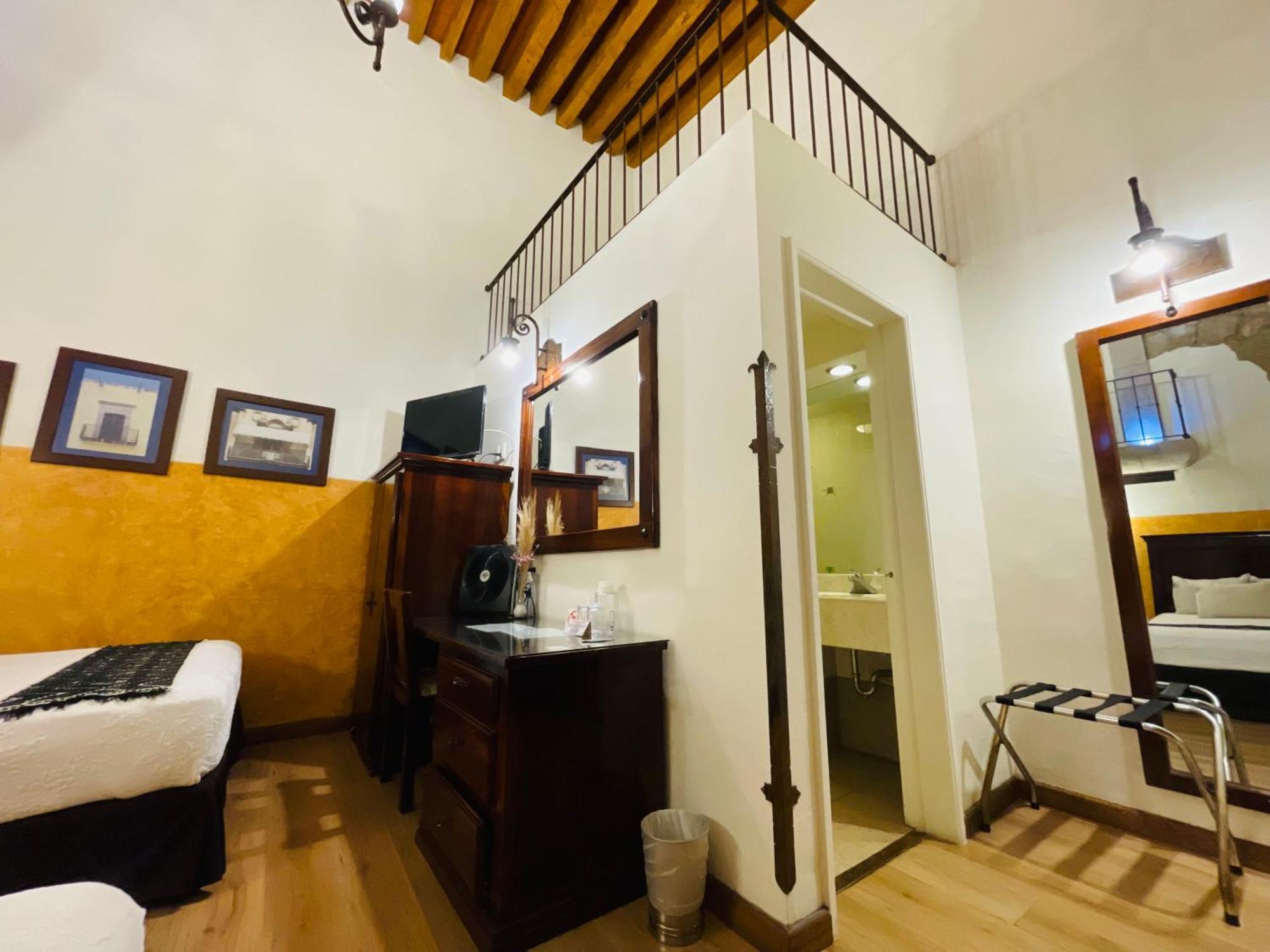 Hotel Historia Морелия Екстериор снимка